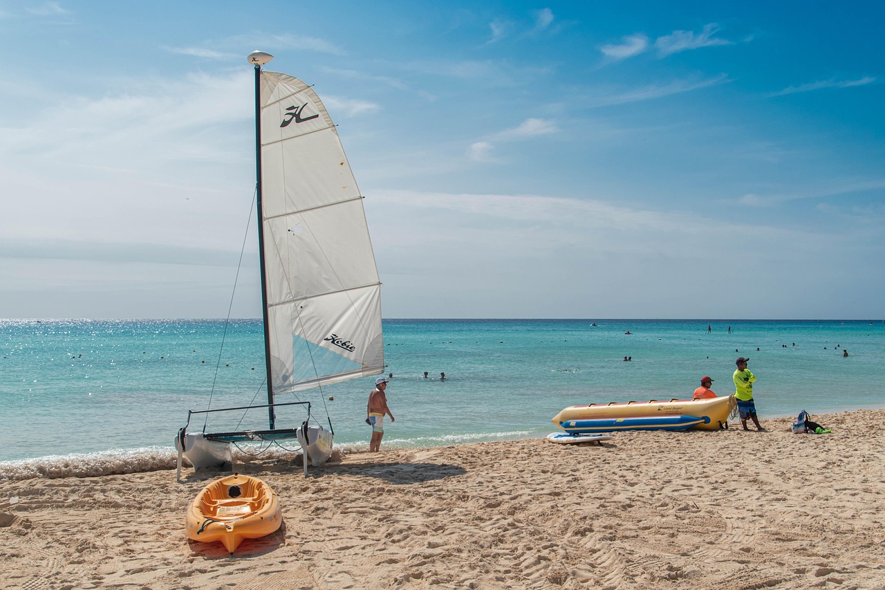 découvrez le plaisir de naviguer à bord d'un catamaran : confort, stabilité et aventures inoubliables sur l'eau.