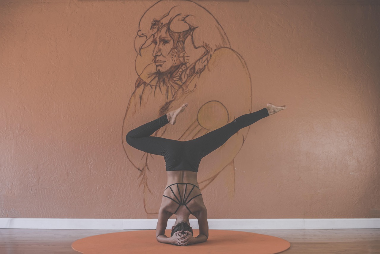 découvrez comment le yoga peut améliorer votre libido en favorisant la détente, l'équilibre énergétique et le bien-être général.