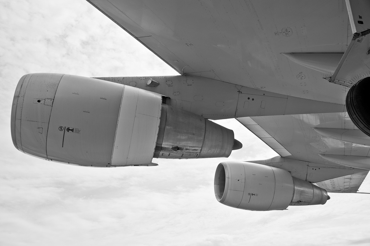 analyse détaillée des accidents d'avion pour comprendre les causes et améliorer la sécurité aérienne.