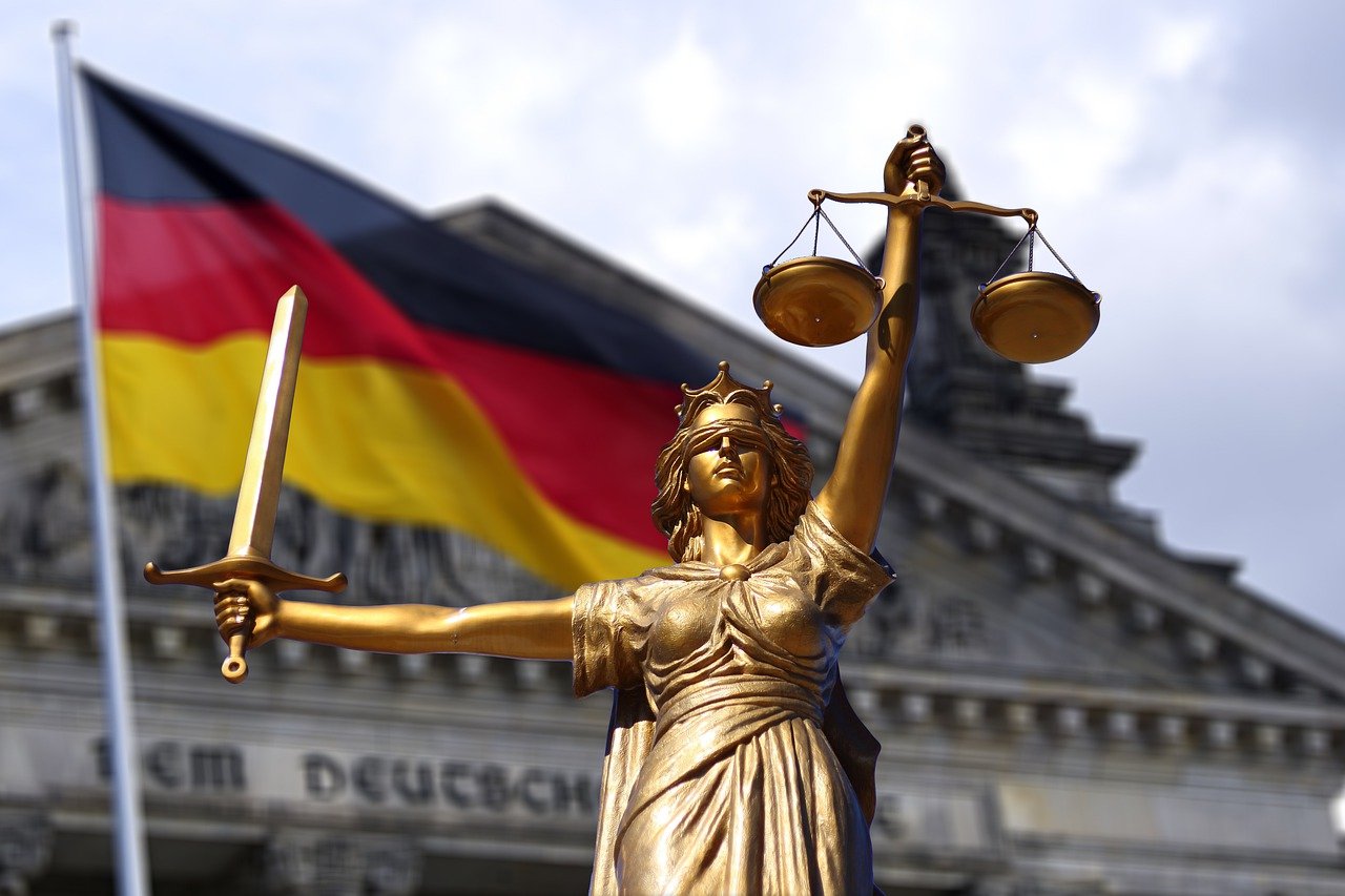 découvrez comment la justice climatique vise à garantir l'équité dans la lutte contre le changement climatique, en mettant en lumière les voix des plus vulnérables et en promouvant des solutions durables pour un avenir équitable.