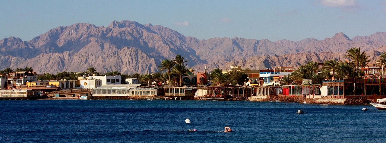 découvrez tout sur el niño, ce phénomène climatique majeur qui influence le temps et les conditions météorologiques à l'échelle mondiale.