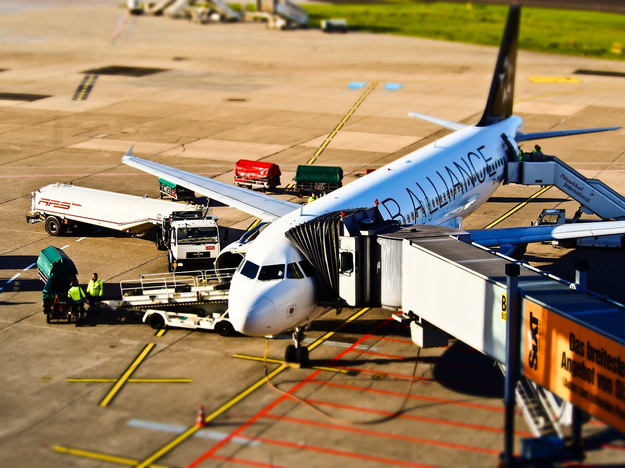 découvrez le monde fascinant de l'aviation, où la technologie rencontre l'aventure. explorez les différentes facettes de l'aviation, des avions commerciaux aux avions de chasse, en passant par les innovations et les défis du secteur aérien. rejoignez-nous pour en savoir plus sur l'histoire, les tendances et l'avenir de l'aviation.