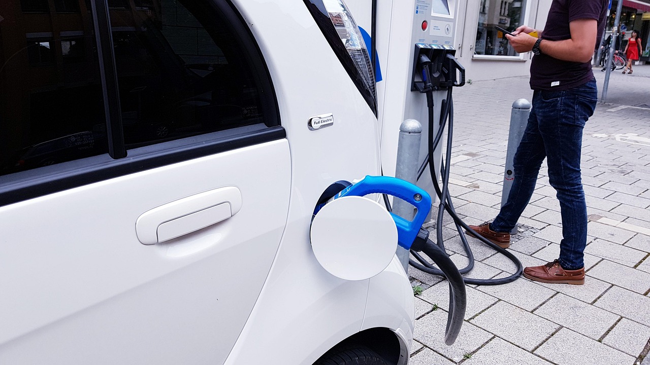 découvrez tout sur la voiture électrique : avantages, fonctionnement, modèles populaires et impact écologique pour un avenir durable.
