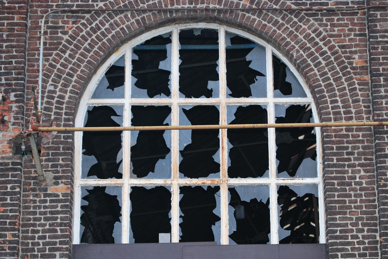 découvrez tout sur le vandalisme : définition, causes, conséquences et moyens de prévention pour protéger vos biens.
