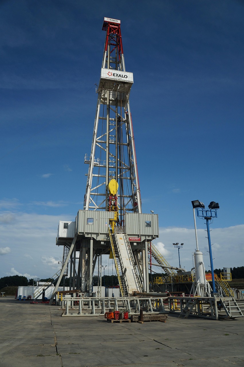 découvrez tout sur le forage (drilling) : techniques, équipements, applications industrielles et innovations pour optimiser vos projets de perforation en toute sécurité.