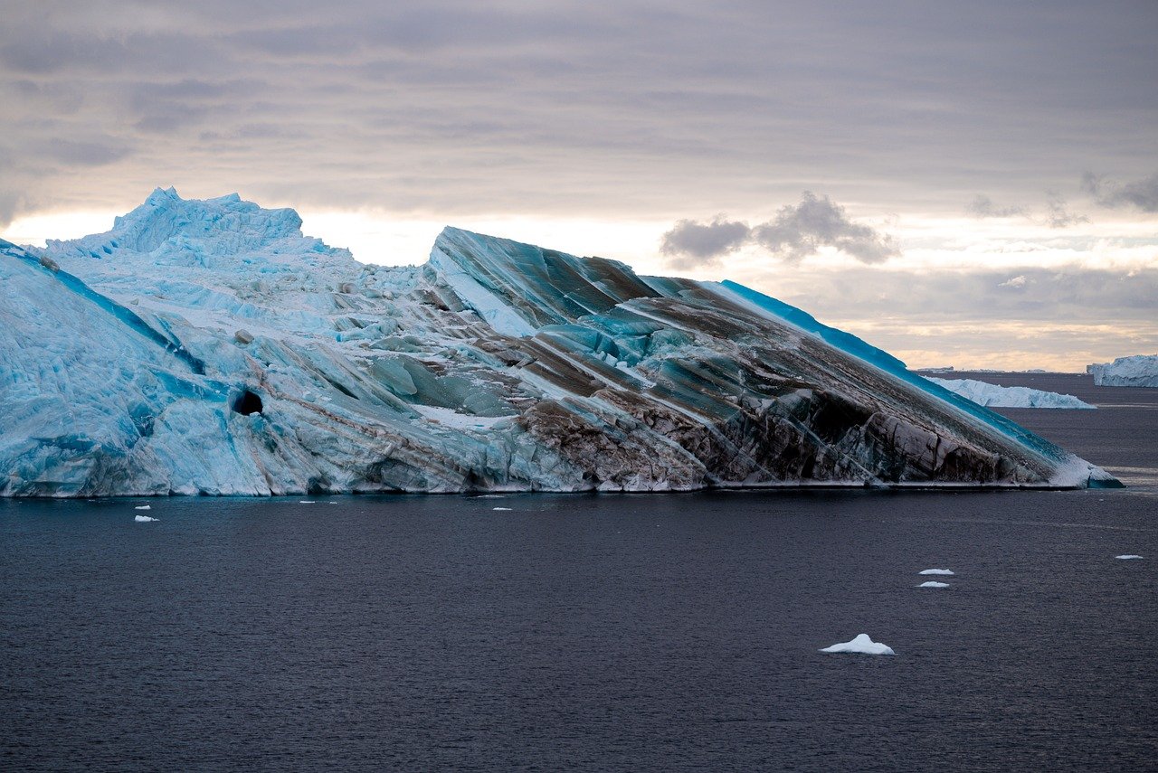 découvrez la beauté glaciale de l'arctique, un territoire fascinant de glace, faune unique et paysages à couper le souffle.