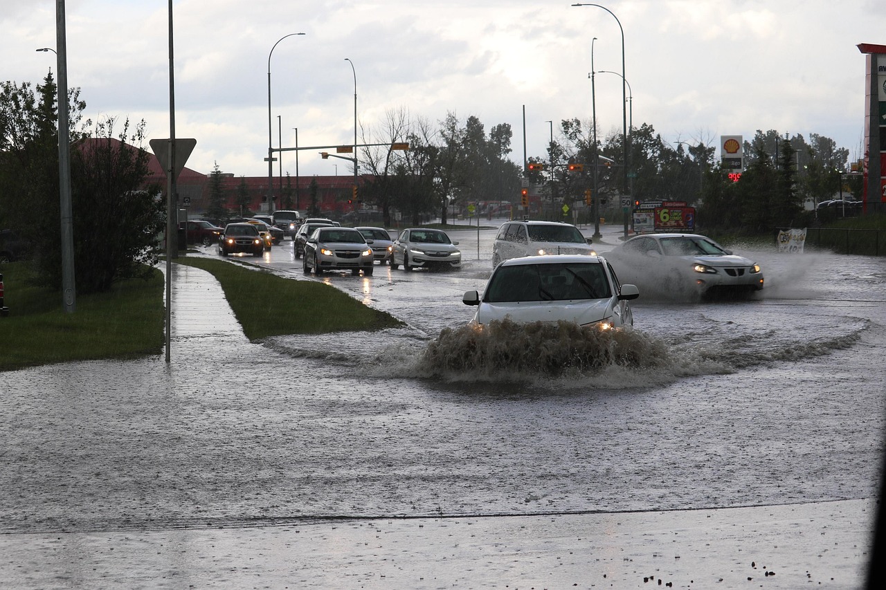 découvrez les causes, conséquences et solutions face aux inondations. informez-vous sur les moyens de prévention et les bons réflexes à adopter en cas de flooding.