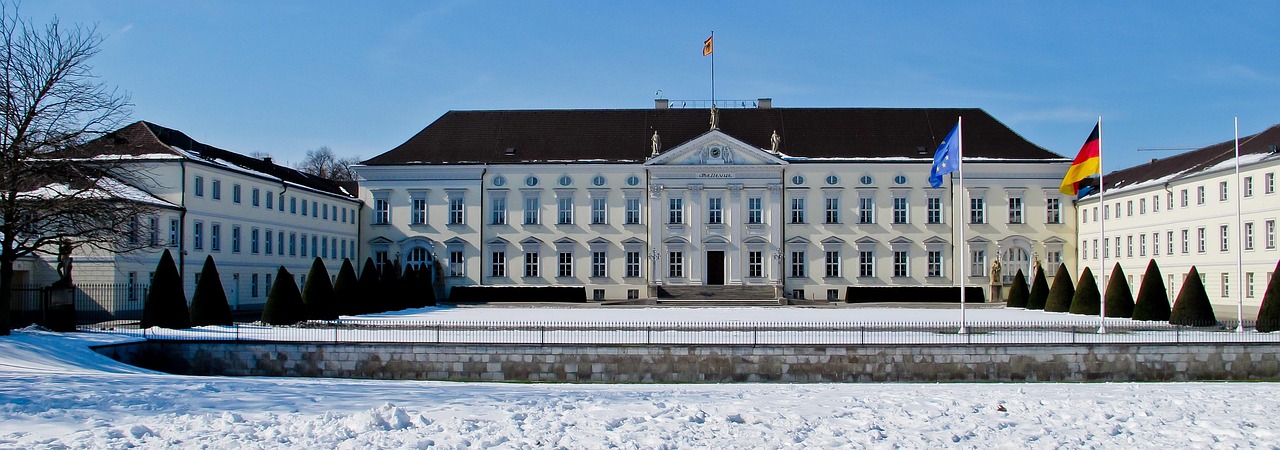 découvrez les rôles, responsabilités et parcours typiques d'un président, ainsi que son impact dans la gouvernance d'une organisation ou d'un pays.