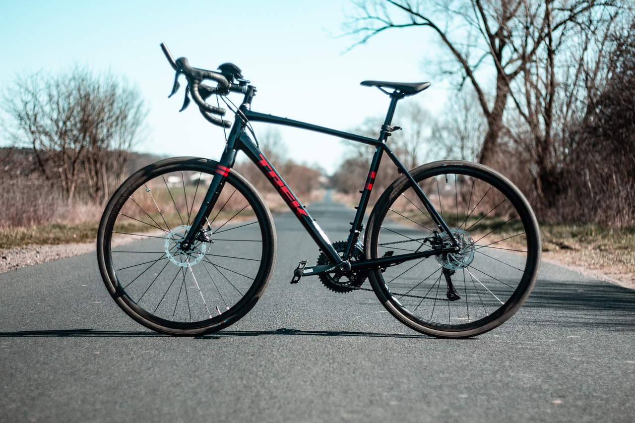 Envie de liberté : pourquoi le gravel et les chemins blancs séduisent de plus en plus de cyclistes