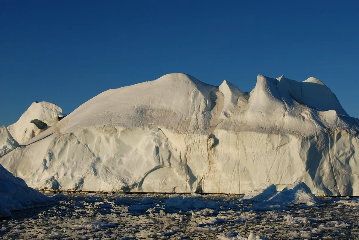 Crise climatique : la France accusée d’un retard préoccupant face au défi des investissements 2030